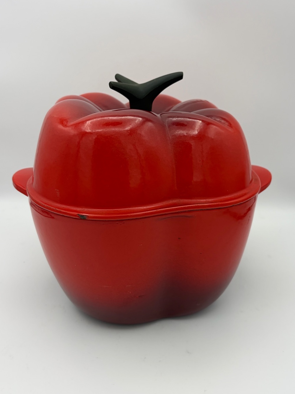 Le Creuset enameled cast iron Bell Pepper Cocotte  color Cherry Red - Picture 2 of 16